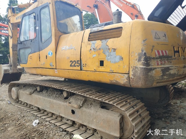 现代 R220-5 挖掘机