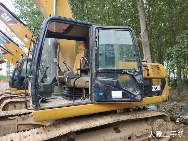 卡特彼勒 323DL 挖掘机