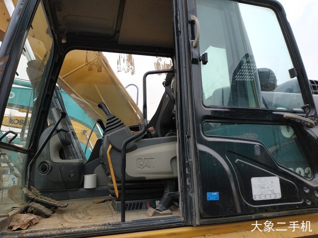 卡特彼勒 323D2L 挖掘机