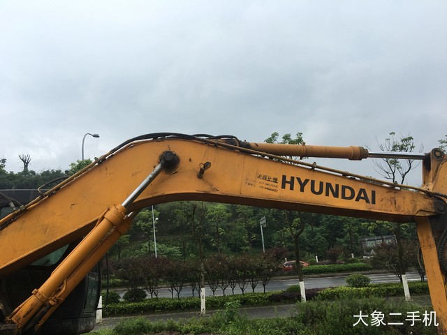 现代 R225LC-7 挖掘机