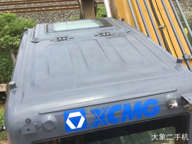 徐工 XE270DK 挖掘机