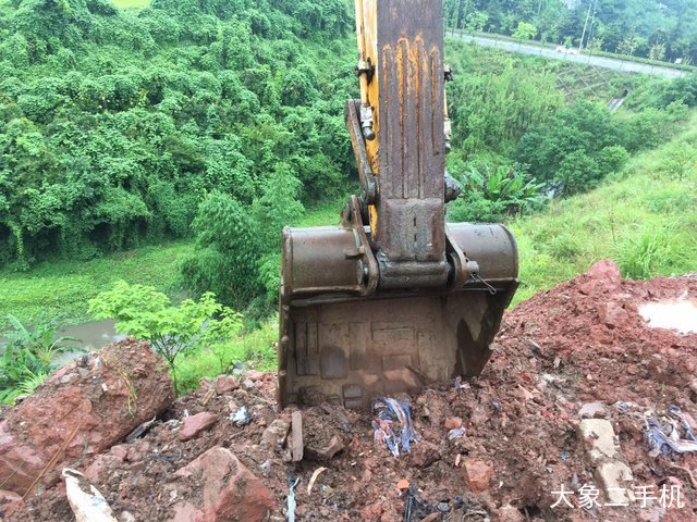 现代 R305LC-7 挖掘机