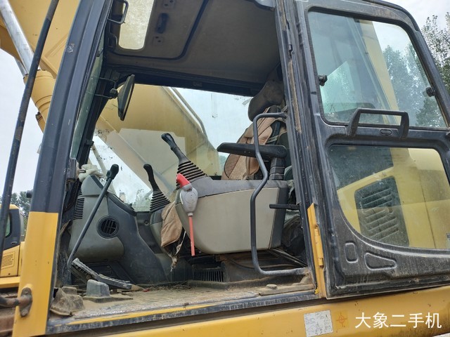 小松 PC220-8 挖掘机