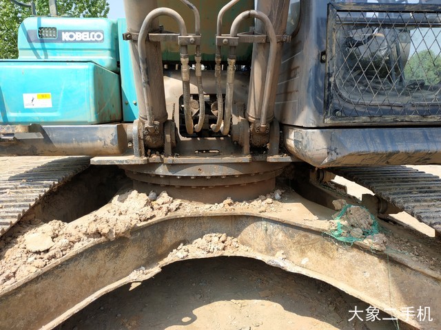 神钢 SK270D-8 挖掘机