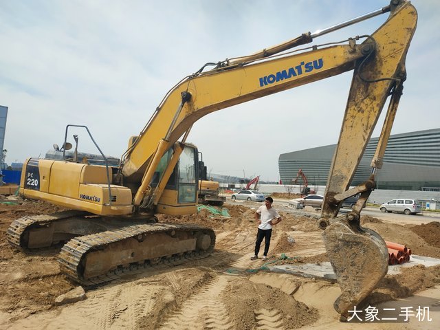 小松 PC220-8 挖掘机