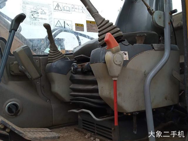 徐工 XE150D 挖掘机