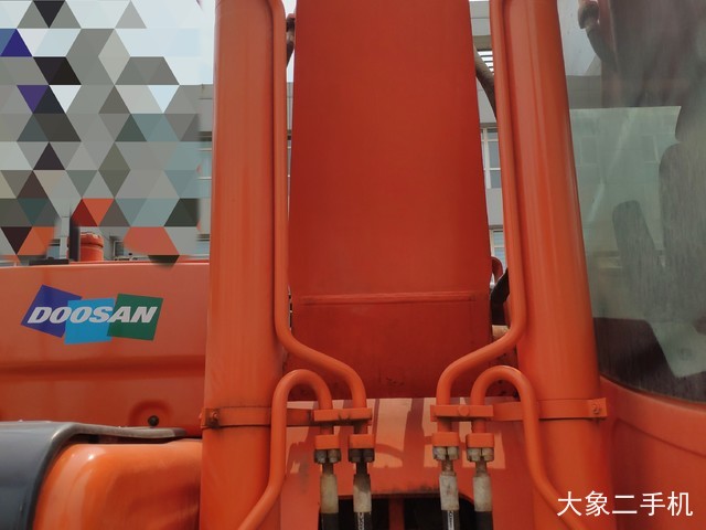 斗山 DX300LC 挖掘机