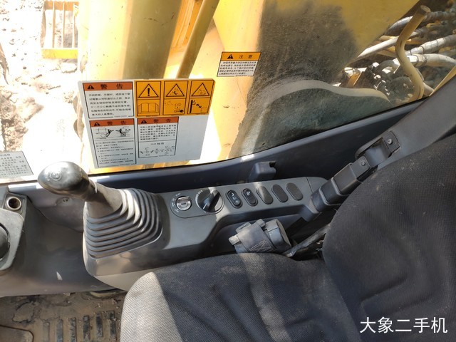 小松 PC240LC-8 挖掘机