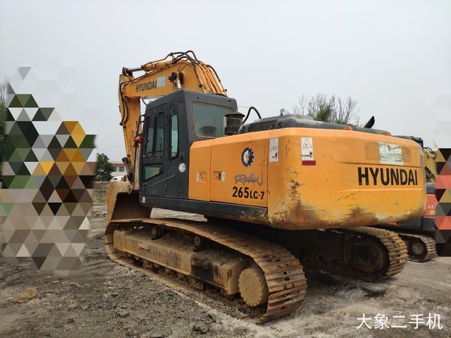 现代 R265LC-7 挖掘机