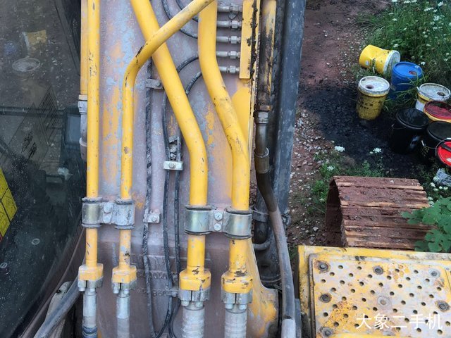 雷沃重工 FR220E 挖掘机