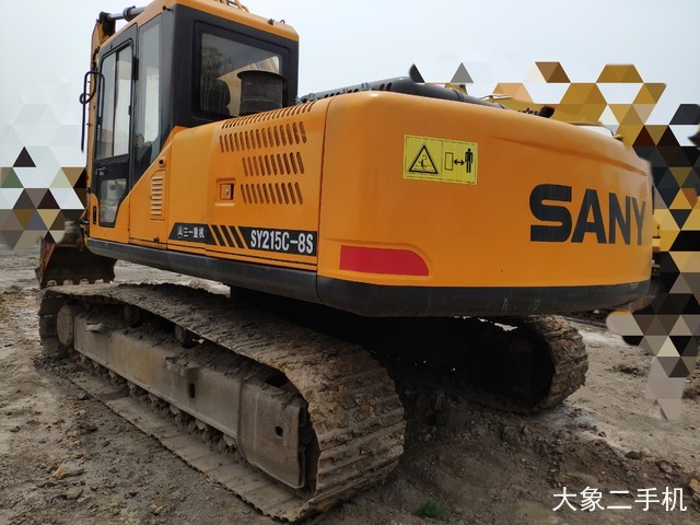 三一重工 SY215C-8 挖掘机