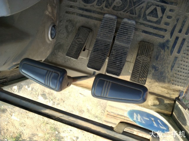 徐工 XE260C 挖掘机