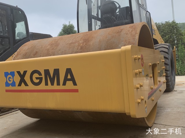 厦工 XG6122H 压路机