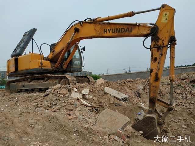 现代 R215-7C 挖掘机