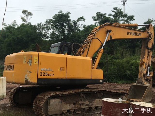 现代 R225LC-7 挖掘机