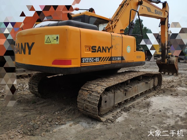 三一重工 SY215C-8 挖掘机