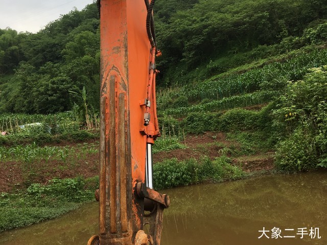 斗山 DX260LC 挖掘机