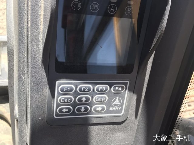 三一重工 SY75C 挖掘机