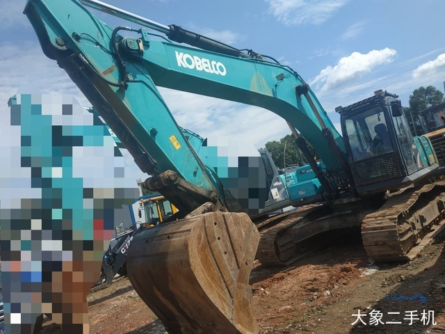 神钢 SK270D-8 挖掘机