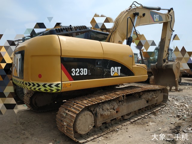 卡特彼勒 323DL 挖掘机