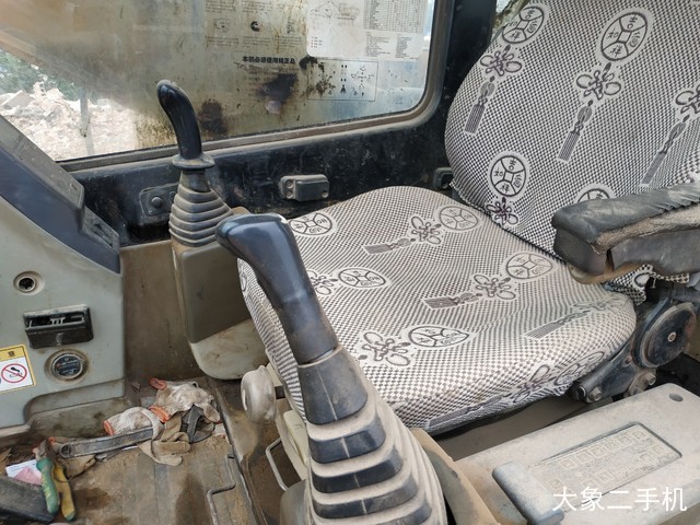 现代 R215-7C 挖掘机