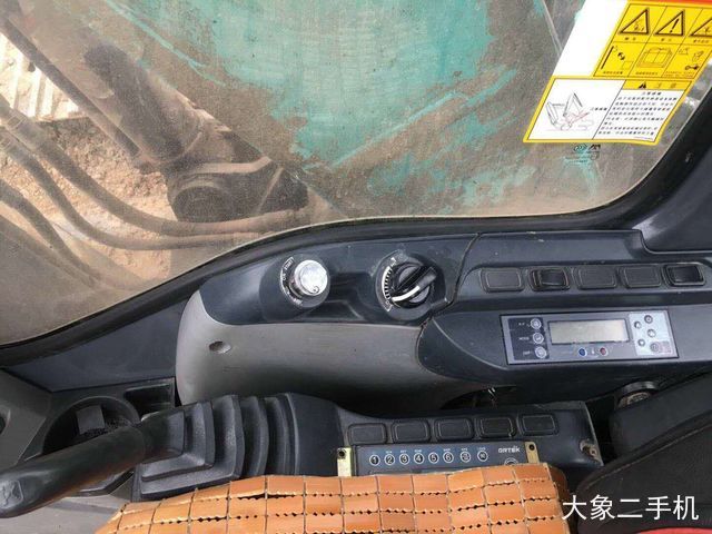 神钢 SK270D-8 挖掘机