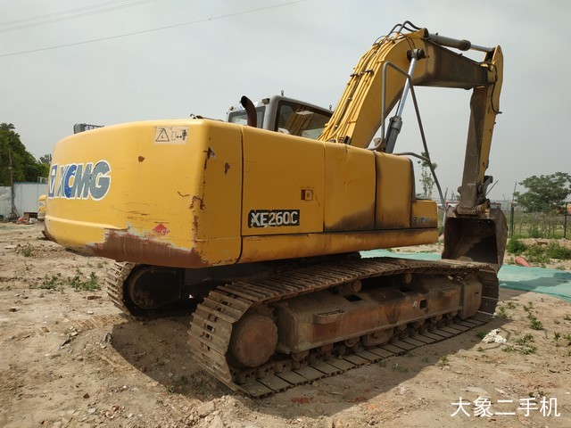 徐工 XE230C 挖掘机