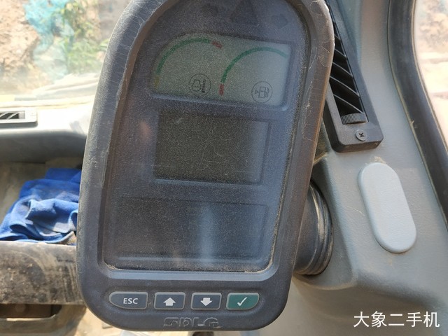 山东临工 LG6135E 挖掘机