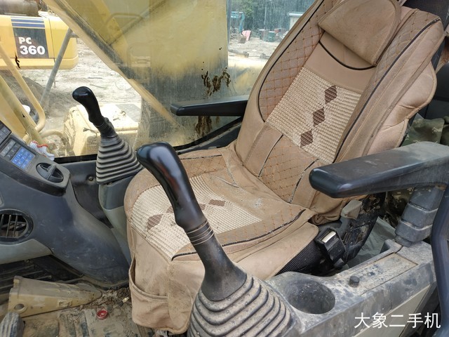 小松 PC220-8 挖掘机