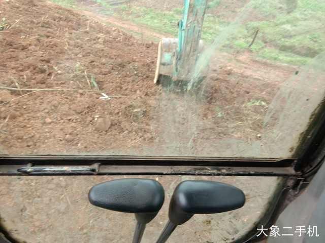 神钢 SK130 挖掘机