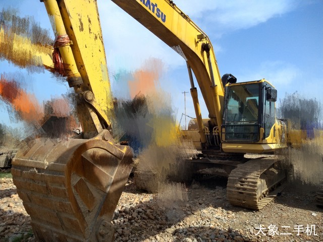 小松 PC240LC-8 挖掘机