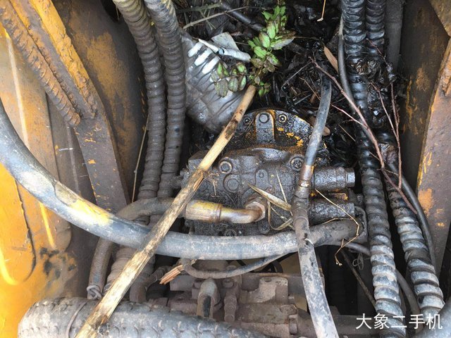 现代 R150LC-7 挖掘机