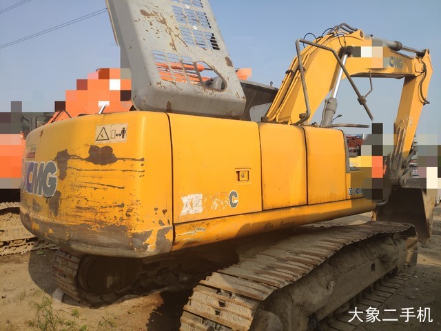 徐工 XE215C 挖掘机