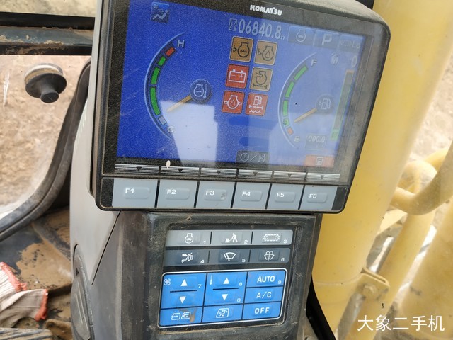 小松 PC220-8M0 挖掘机