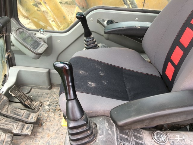 山东临工 LG6135E 挖掘机