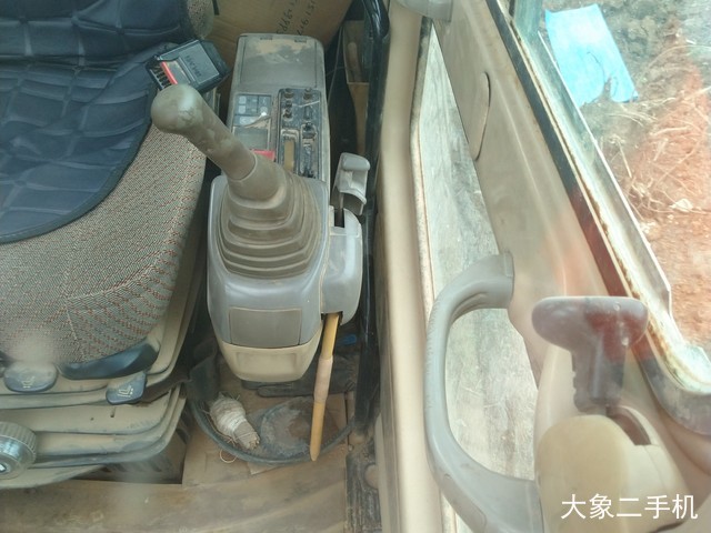 卡特彼勒 320B 挖掘机