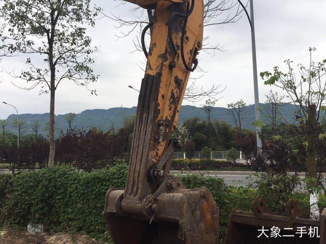 现代 R225LC-7 挖掘机