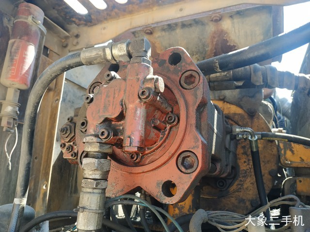 现代 R200W-5 挖掘机