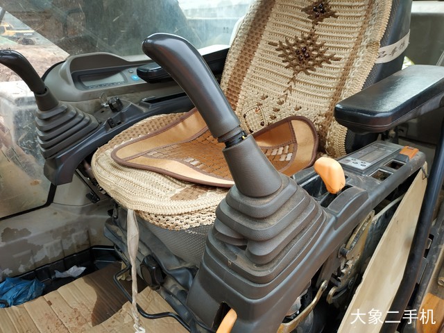 凯斯 CX300B 挖掘机