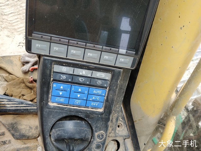 小松 PC200-8 挖掘机