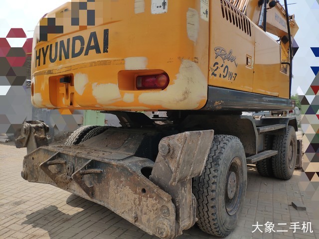 现代 R210W-7 挖掘机