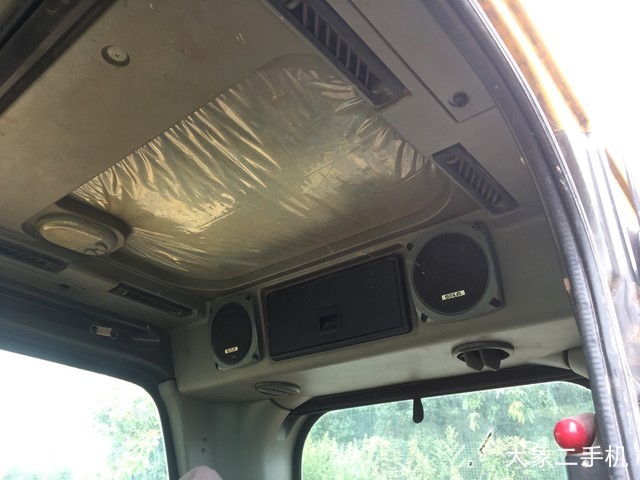 山东临工 LG6135E 挖掘机