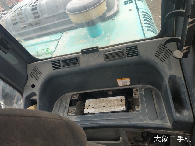 神钢 SK270D-8 挖掘机