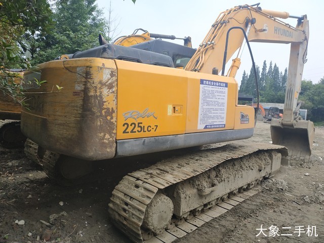 现代 R225LC-7 挖掘机