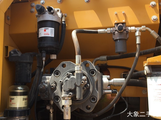 徐工 XE270DK 挖掘机