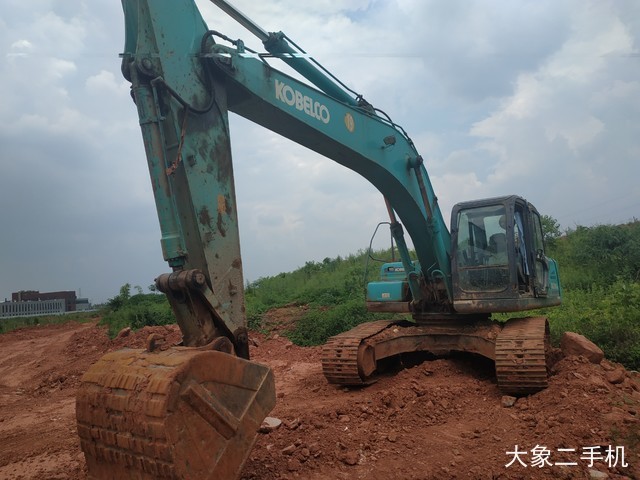 神钢 SK260LC-8 挖掘机