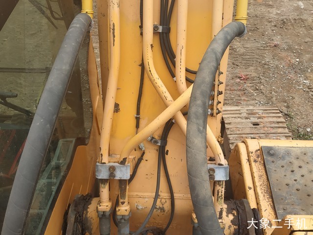 现代 R215-9 挖掘机