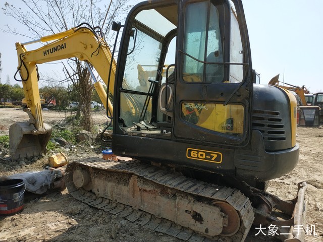 现代 R60-7 挖掘机