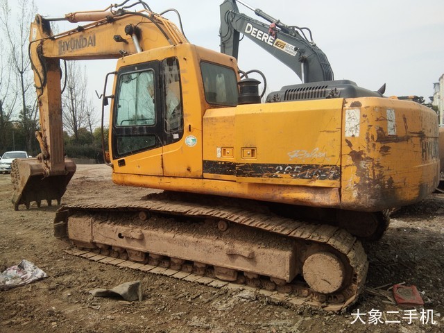 现代 R265LC-7 挖掘机