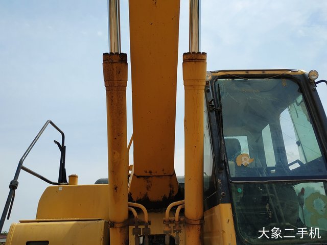 小松 PC200-8 挖掘机